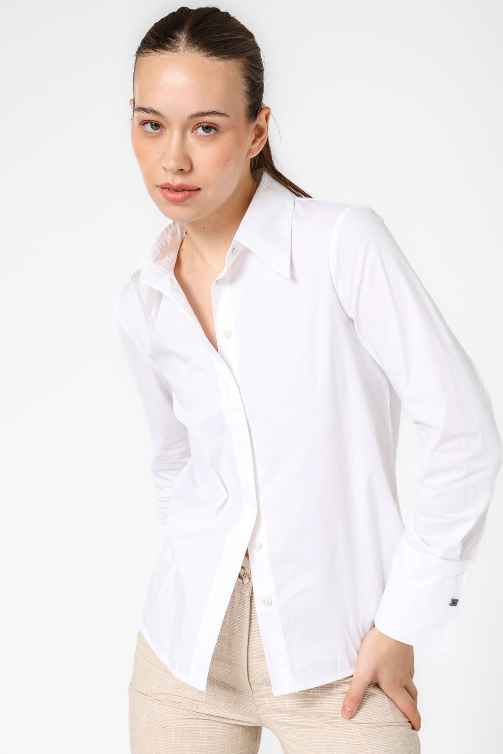 חולצה מכופתרת בצבע לבן | קנת קול