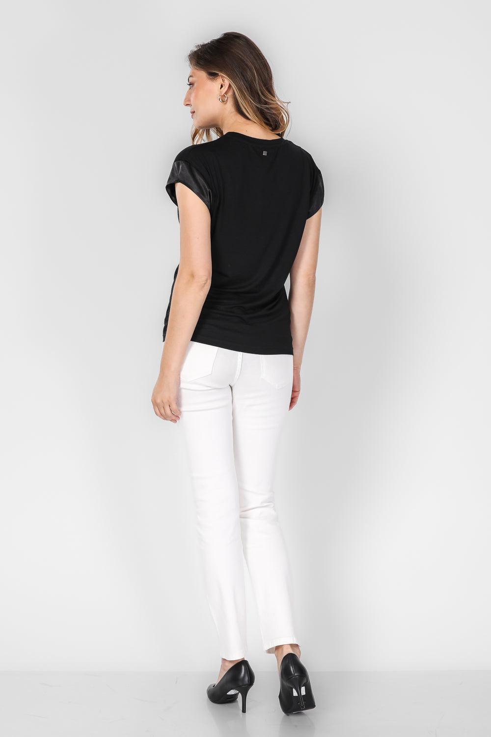 טישירט קצרה עם שרוולי סאטן בצבע שחור - MASHBIR//365