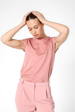 טישירט קצרה ללא שרוולים בצבע ורוד - MASHBIR//365