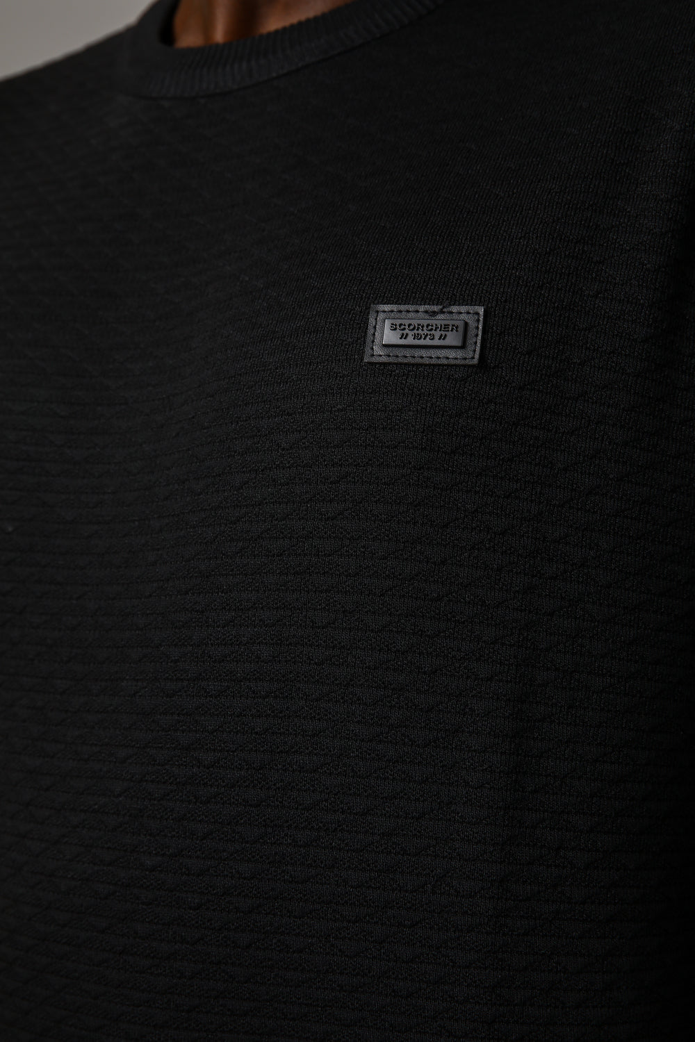 סריג ג'קארד בצבע שחור