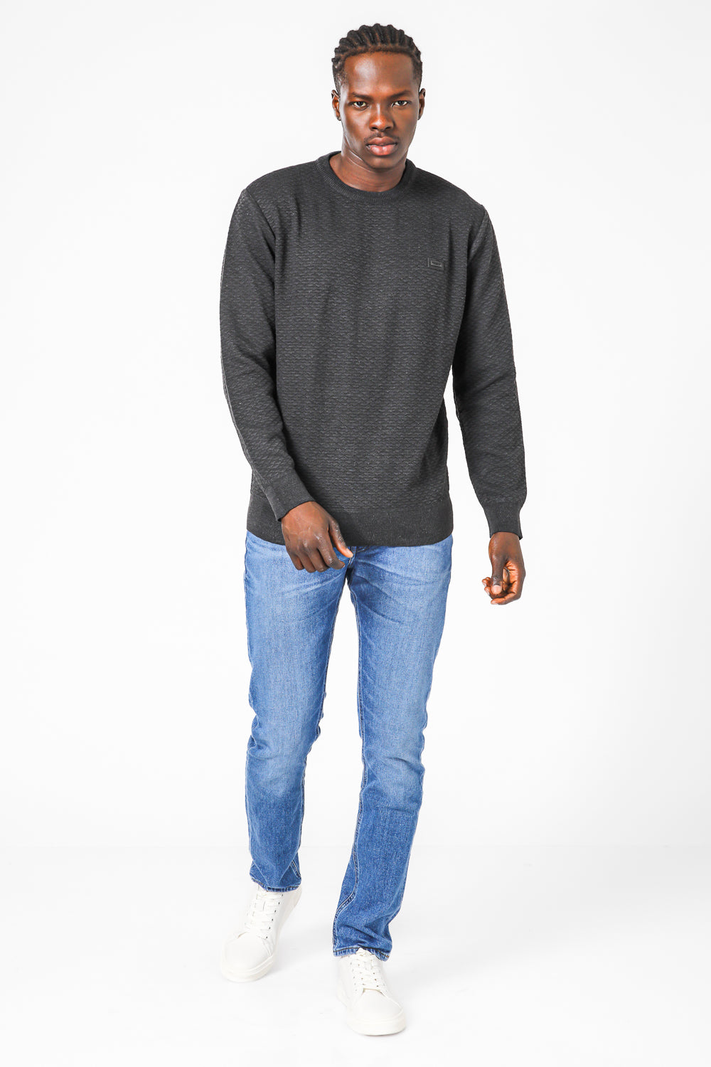 סריג ג'קארד בצבע אפור כהה