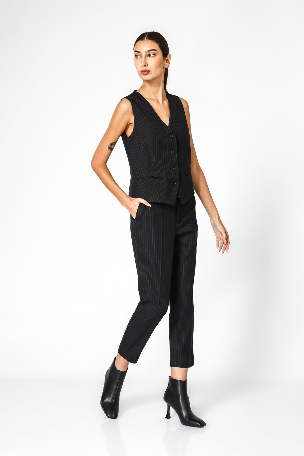 ווסט מחויט בצבע שחור | קנת קול