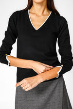  סריג קלאסי עם מפתח וי לנשים בצבע שחור | קנת קול