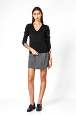  סריג קלאסי עם מפתח וי לנשים בצבע שחור | קנת קול