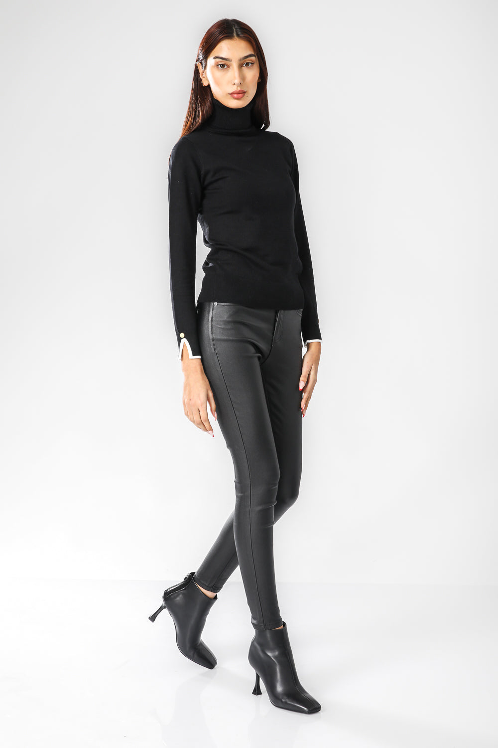 סריג בייסיק צווארון גולף בצבע שחור | קנת קול