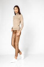 סריג בייסיק צווארון גולף בצבע קאמל | קנת קול