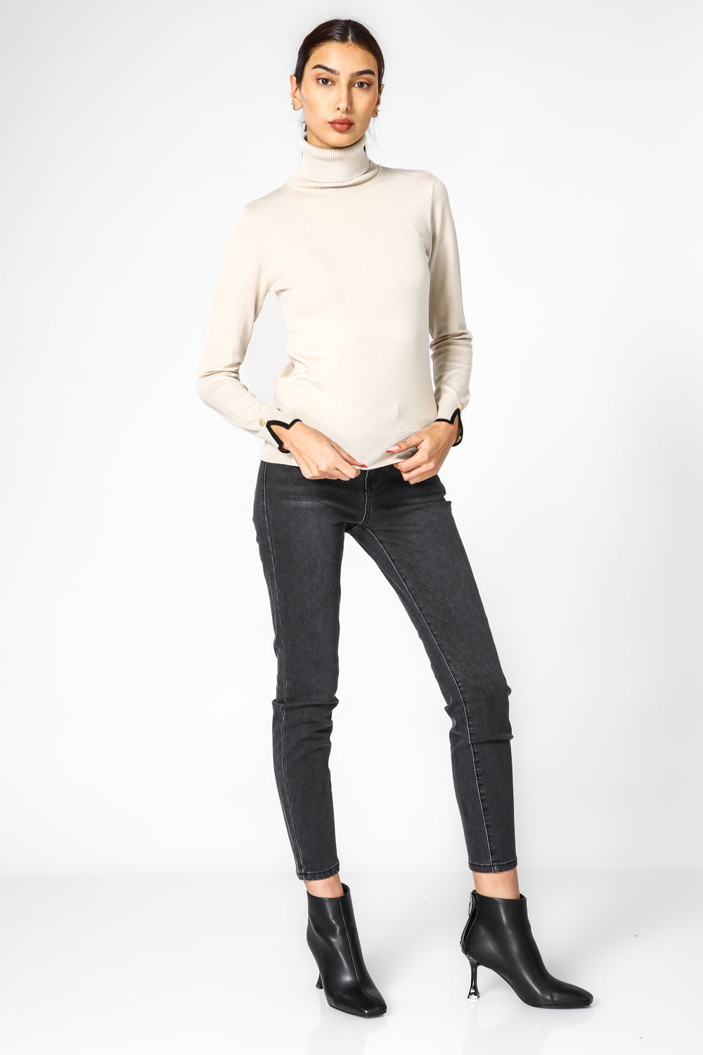 סריג בייסיק צווארון גולף בצבע קרם | קנת קול