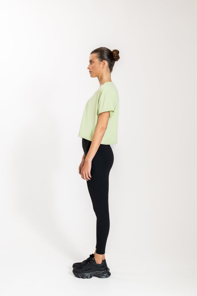 טישירט לנשים Cropped בצבע ירוק בהיר