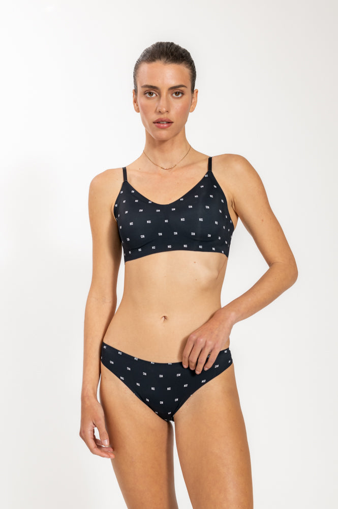 תחתון היפסטר לייזר קאט מונוגרם בצבע שחור