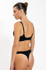 חוטיני ריב רחב אל-תפר בצבע שחור