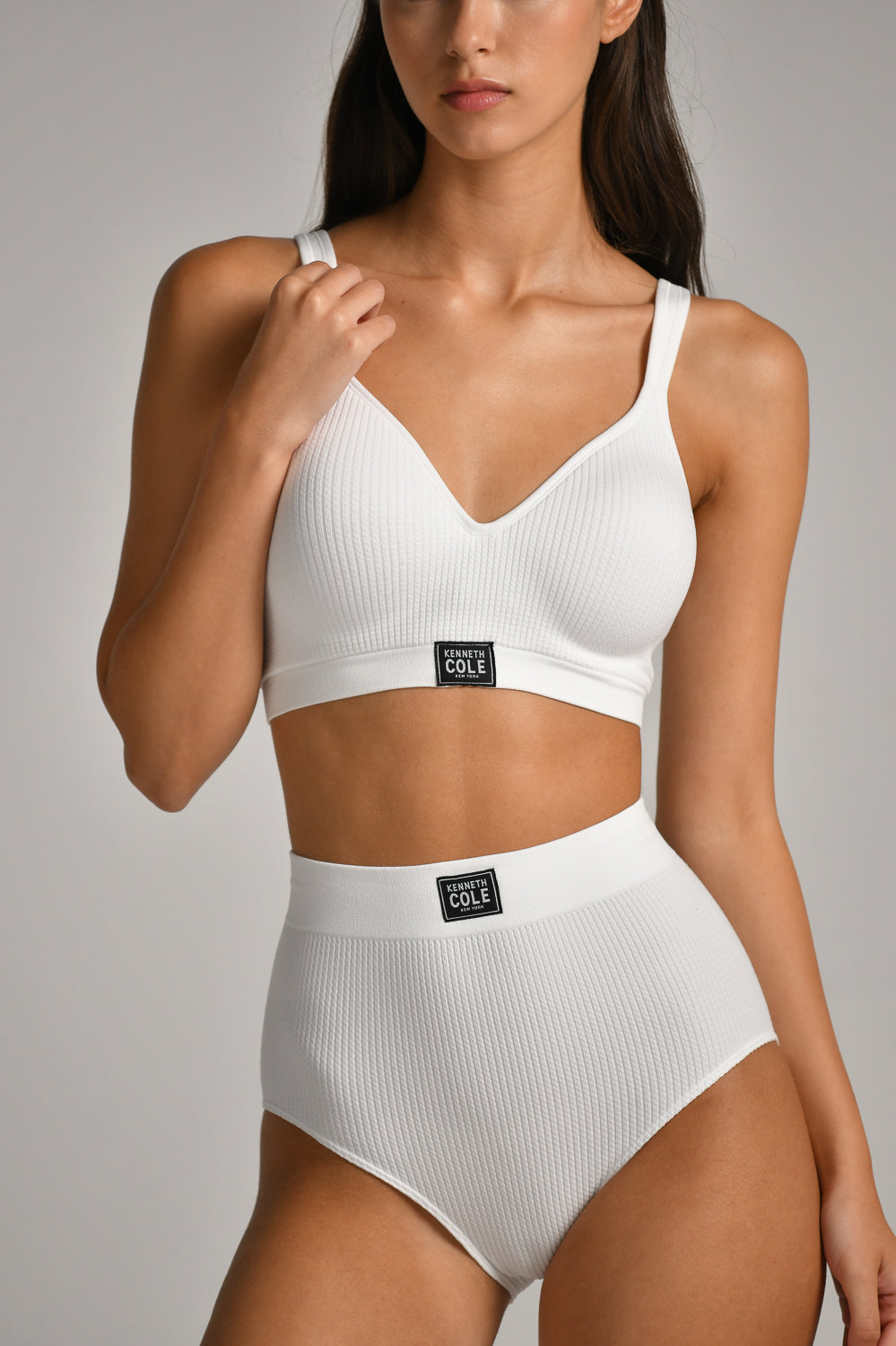 חזיה מרופדת ריב רחב אל-תפר בצבע לבן