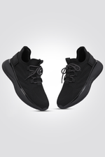 נעלי ספורט לגברים בצבע שחור