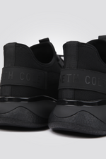 נעלי ספורט לגברים בצבע שחור