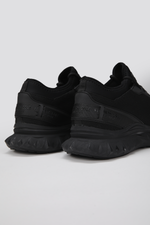 נעל ספורט לגברים בצבע שחור | קנת קול