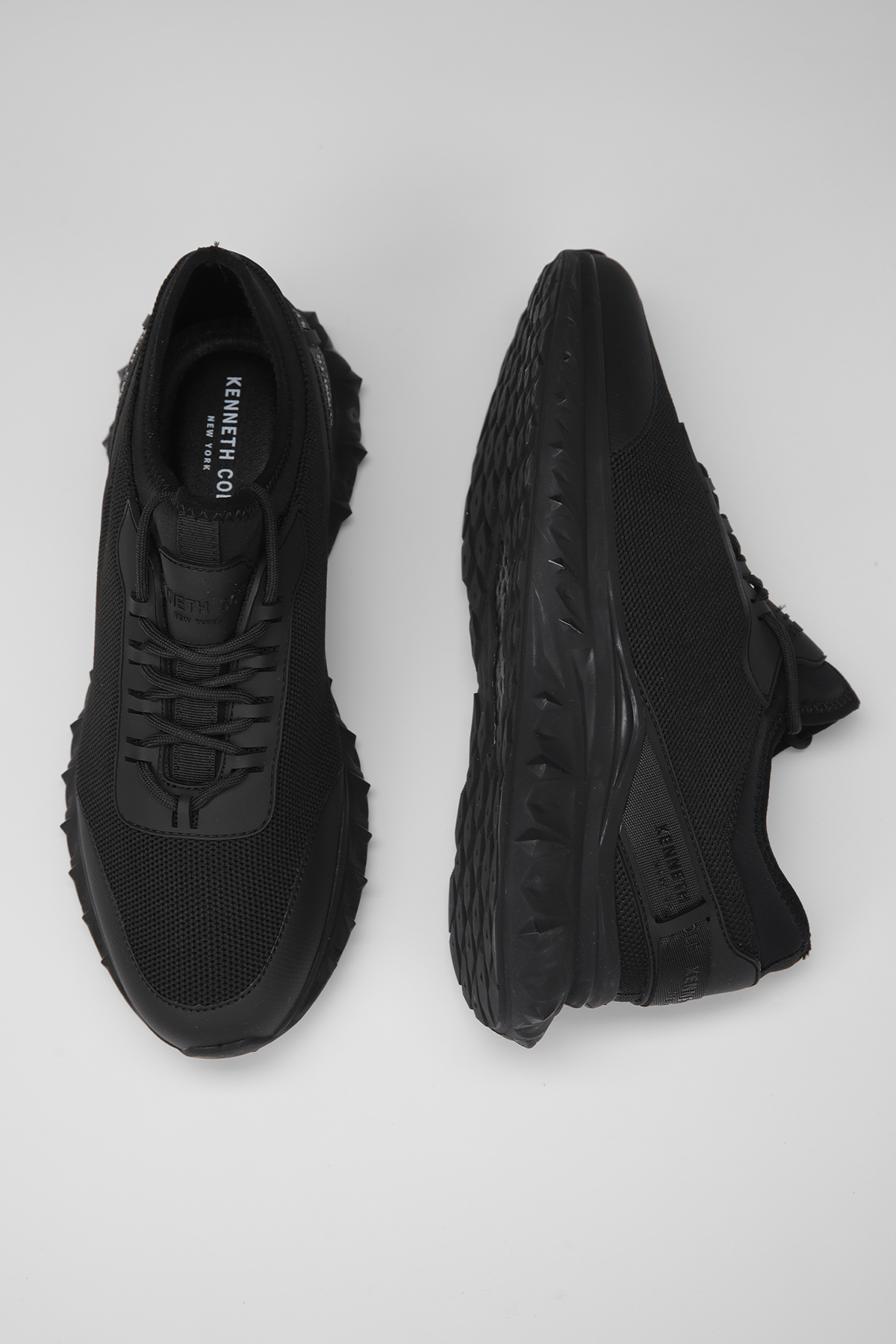 נעל ספורט לגברים בצבע שחור | קנת קול