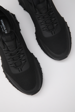 נעל ספורט לגברים בצבע שחור | קנת קול