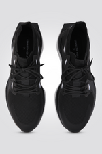 נעלי ספורט לגברים בצבע שחור ולבן