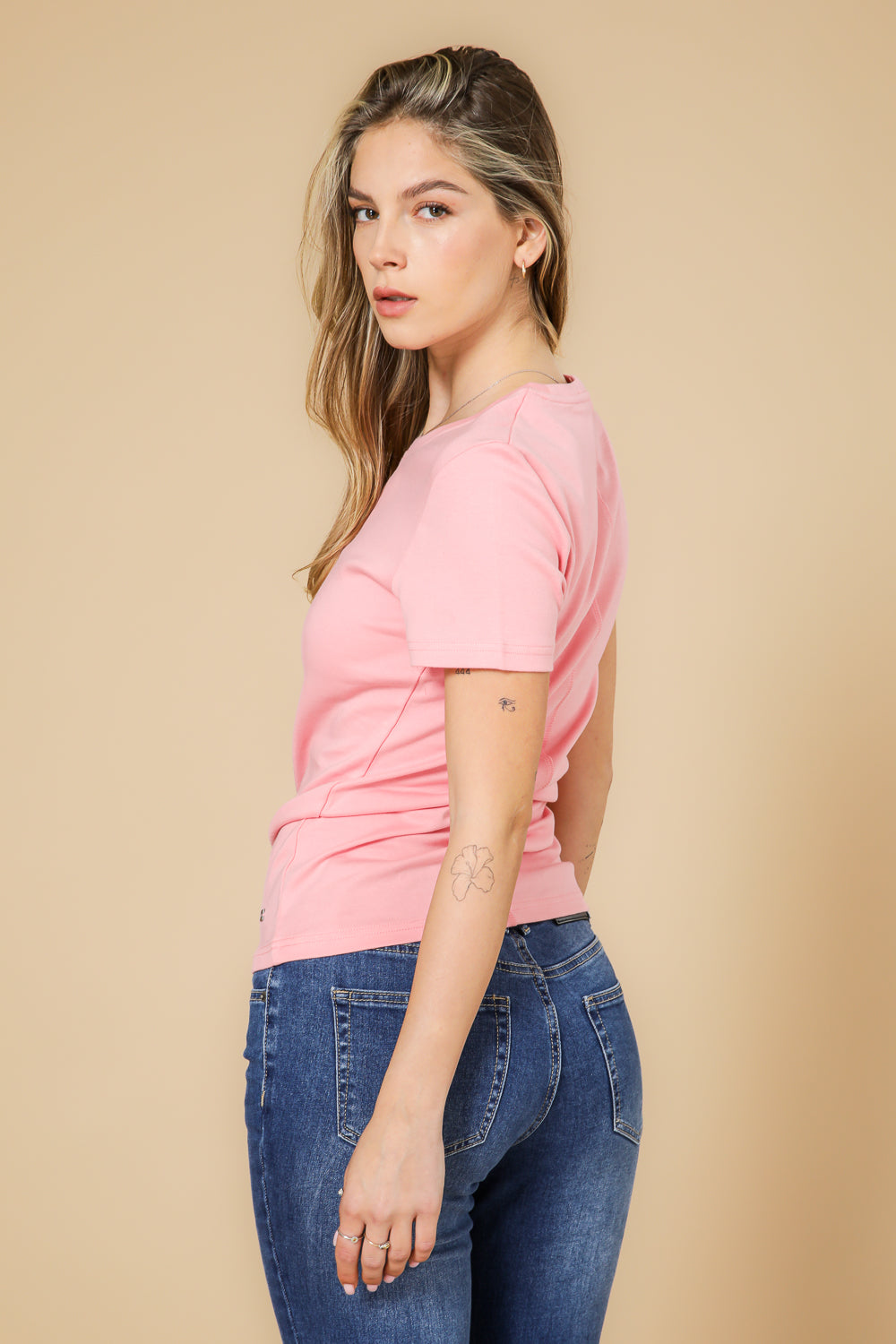 טישירט כותנה פרימיום גזרה צמודה בצבע ורוד