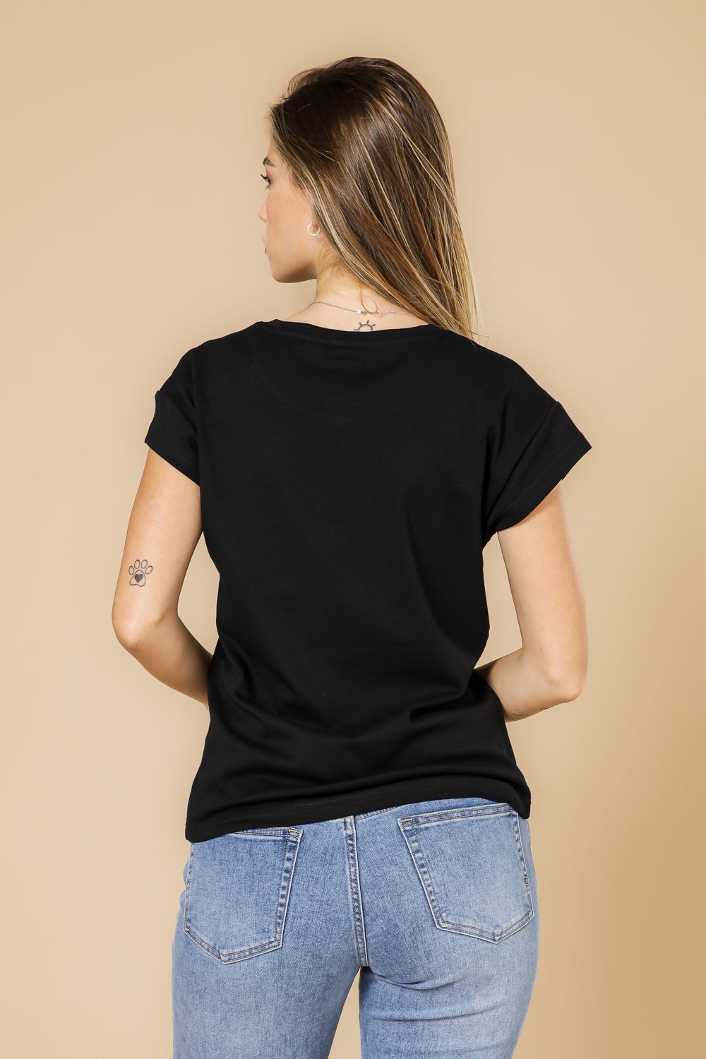 טישירט כותנה פרימיום ללא שרוול בצבע שחור