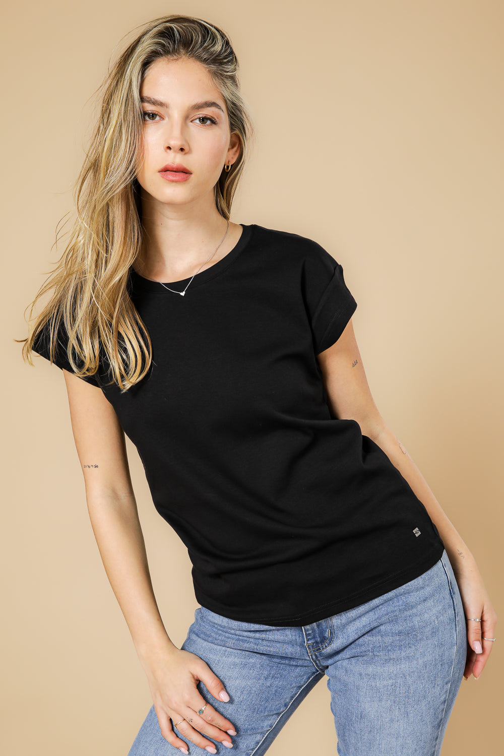 טישירט כותנה פרימיום ללא שרוול בצבע שחור