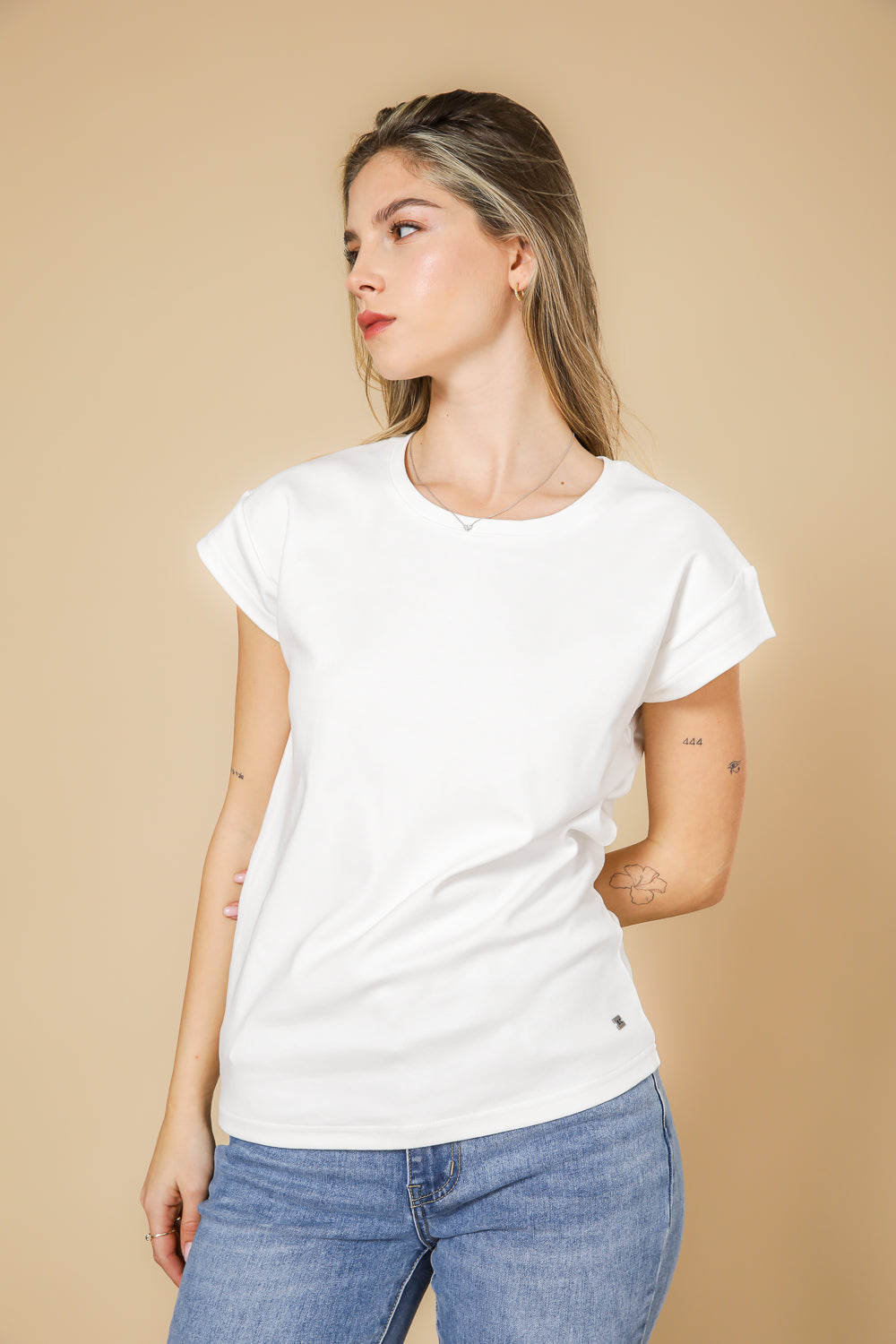 טישירט כותנה פרימיום ללא שרוול בצבע לבן