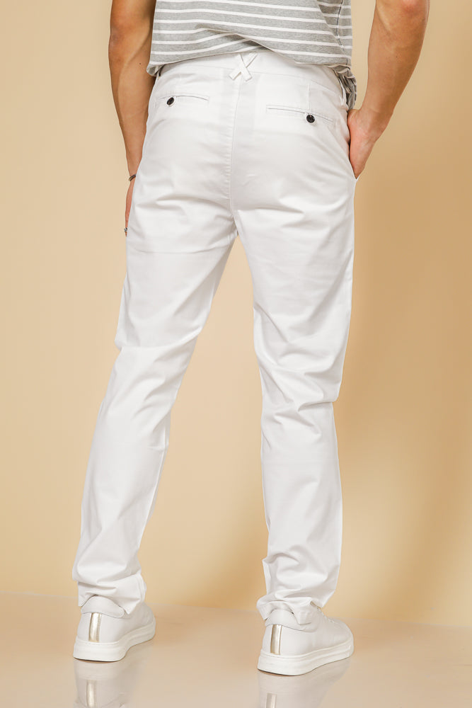 מכנס צ'ינו קלאסי כותנה לייקרה בצבע לבן