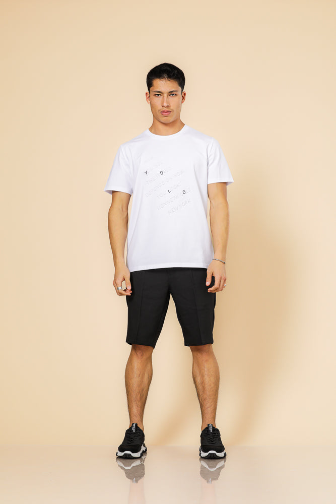 טישירט לייקרה דפוס יולו בצבע לבן