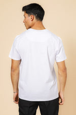 טישירט לייקרה דפוס יולו בצבע לבן