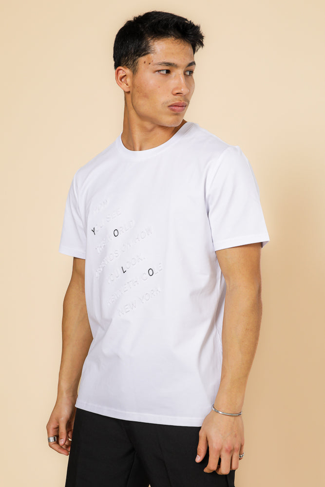 טישירט לייקרה דפוס יולו בצבע לבן