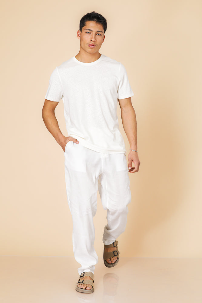 טישירט בצבע לבן
