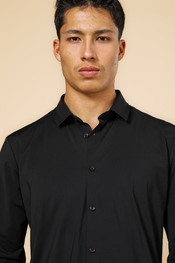 חולצה מכופתרת בצבע שחור