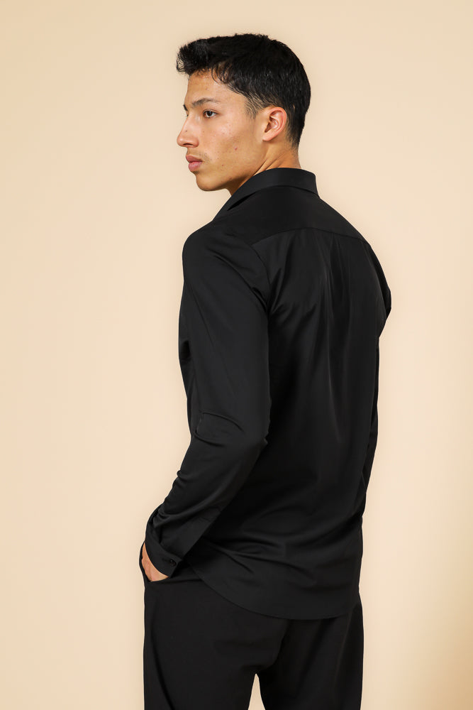 חולצה מכופתרת בצבע שחור