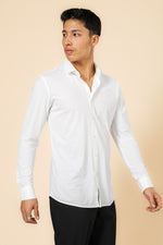 חולצה מכופתרת בצבע לבן