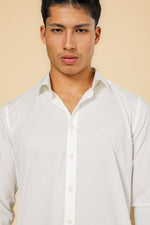  מכופתרת במבוק טקסטורה בצבע לבן