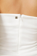  טופ סטרפלס בצבע לבן