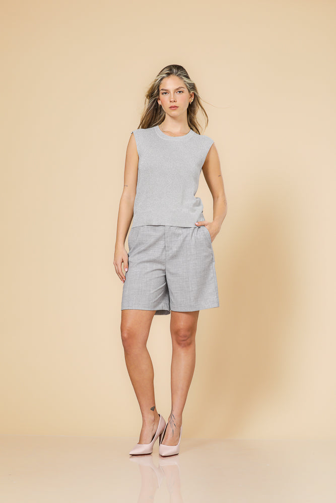 מכנסי ברמודה קצרים בצבע אפור