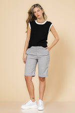 מכנס מחוייט אורך ברך בצבע אפור