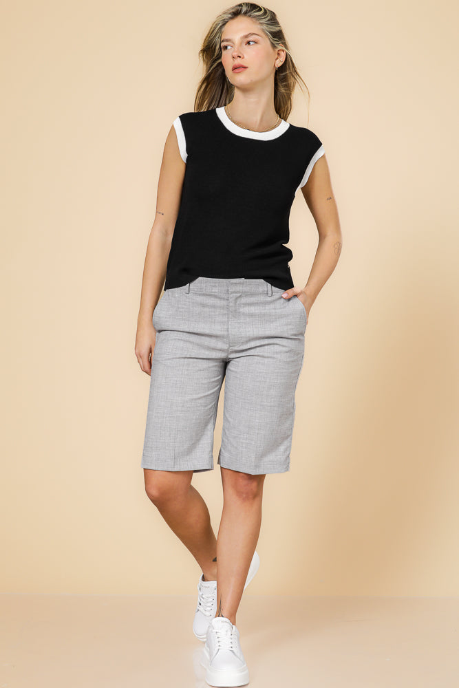 מכנס מחוייט אורך ברך בצבע אפור