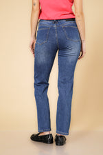 ג'ינס ישר בצבע כחול כהה