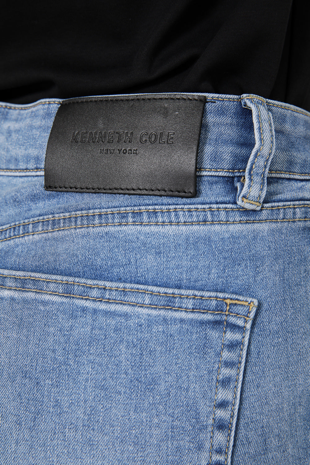 ג'ינס ישר בצבע כחול בהיר