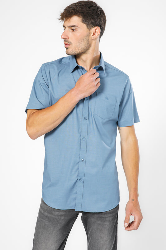 חולצה מכופתרת שרוולים קצרים בצבע כחול