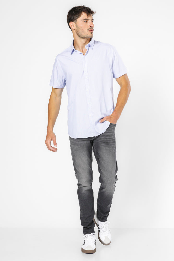 חולצה מכופתרת שרוולים קצרים בצבע לבן