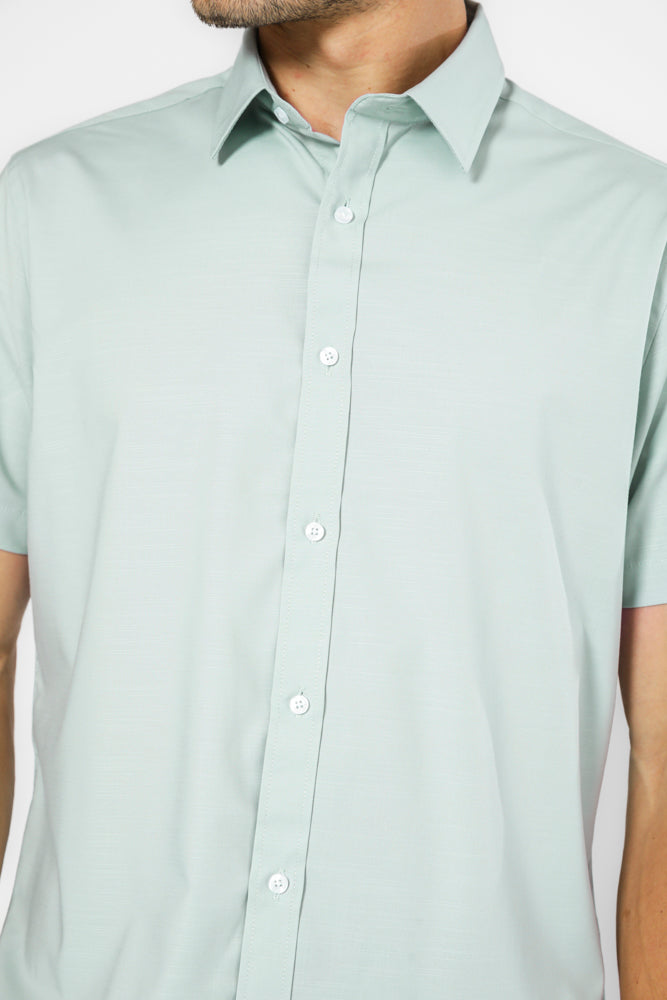 חולצה מכופתרת שרוולים קצרים בצבע ירוק 