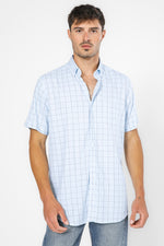 חולצה מכופתרת שרוולים קצרים בצבע תכלת 