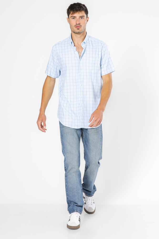 חולצה מכופתרת שרוולים קצרים בצבע תכלת 