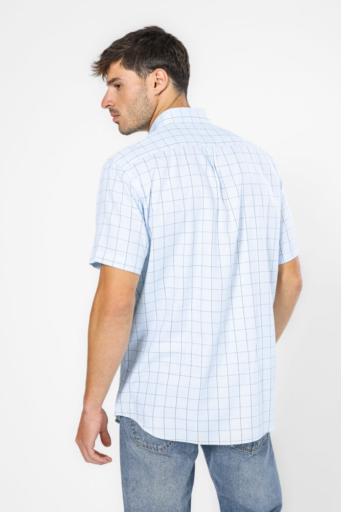 חולצה מכופתרת שרוולים קצרים בצבע תכלת 