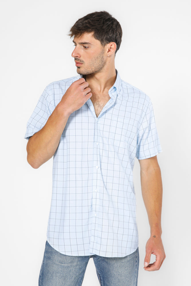 חולצה מכופתרת שרוולים קצרים בצבע תכלת 