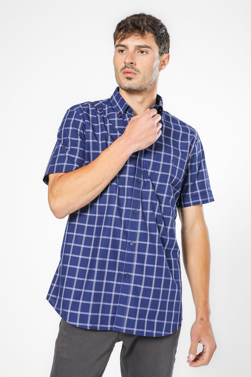 חולצה מכופתרת משבצות בצבע נייבי