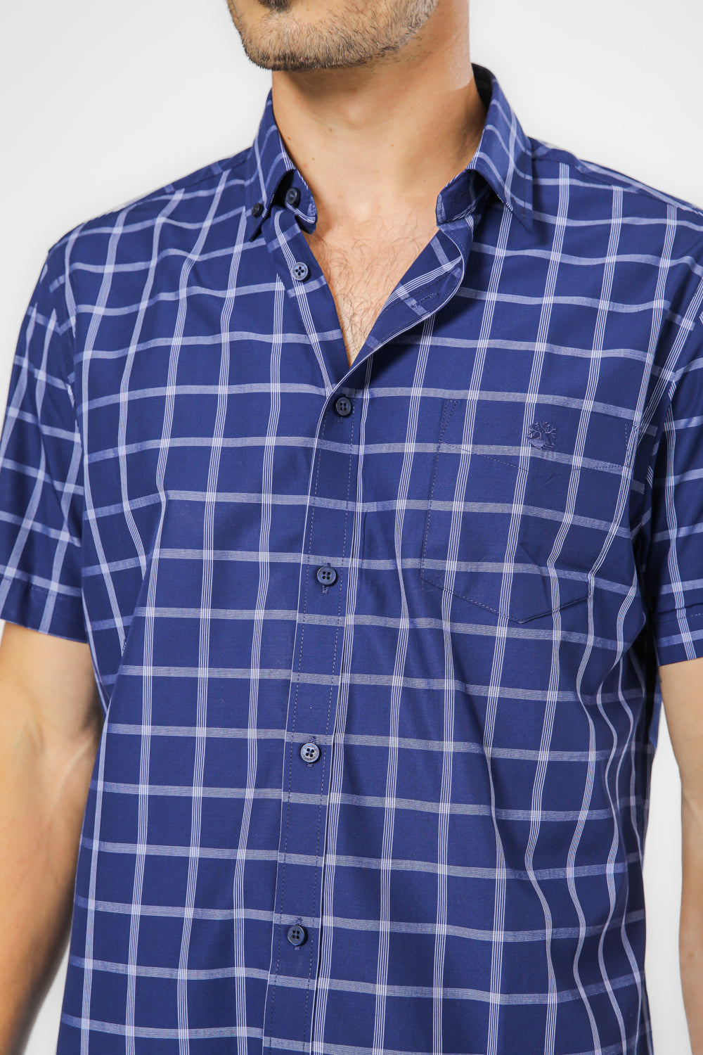 חולצה מכופתרת משבצות בצבע נייבי