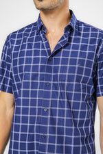 חולצה מכופתרת משבצות בצבע נייבי